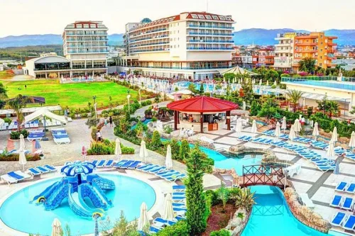 Antalya Havalimanı'ndan Payalar oteller bölgesine doğrudan, hızlı ve ultra lüks VIP ulaşım sağlayan Mercedes Vito transfer aracı.